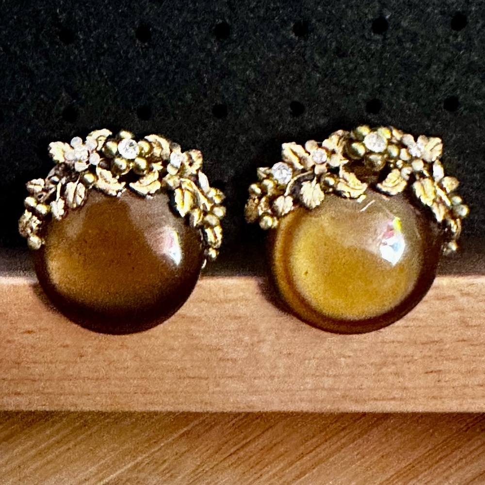 Vintage Gold with Brown Moonglow Leaf & Flower accent Clip-on Earrings